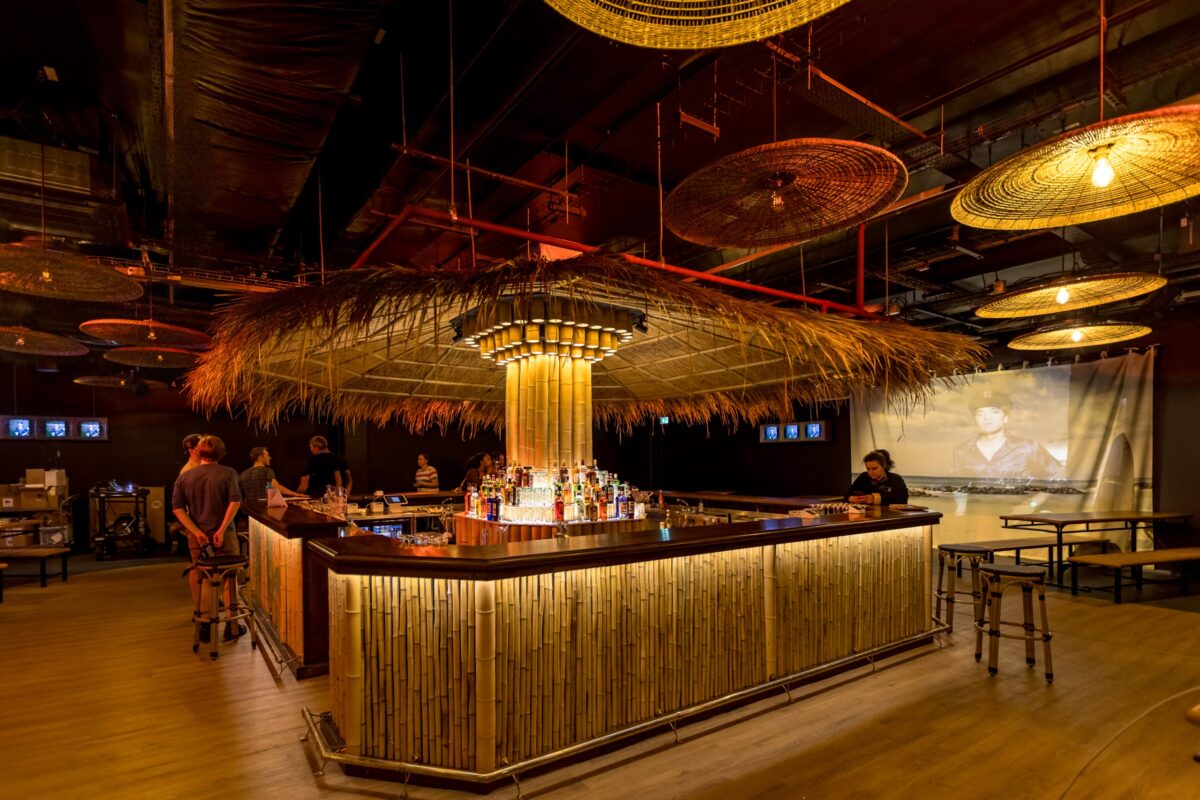 Elvis Evolution immersive experience - Hawaiian bar